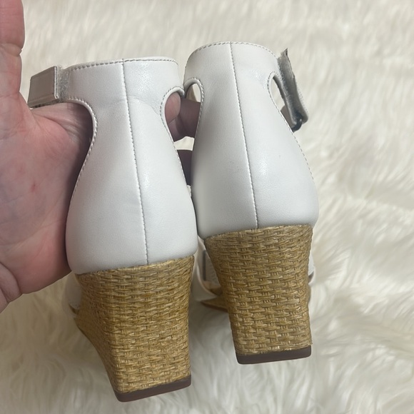 NWT Clarks Collection Ultimate Comfort Kyarra Joy White Leather Wedge Sandals - Picture 5 of 11